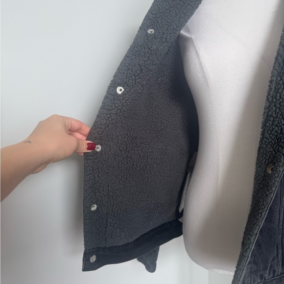 Levi’s Black Sherpa Denim Trucker Jacket Men’s S / Women’s M-L Oversized - Picture 6 of 8